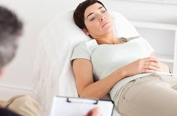 Tụ dịch dưới màng đệm siêu âm có chẩn đoán được không?