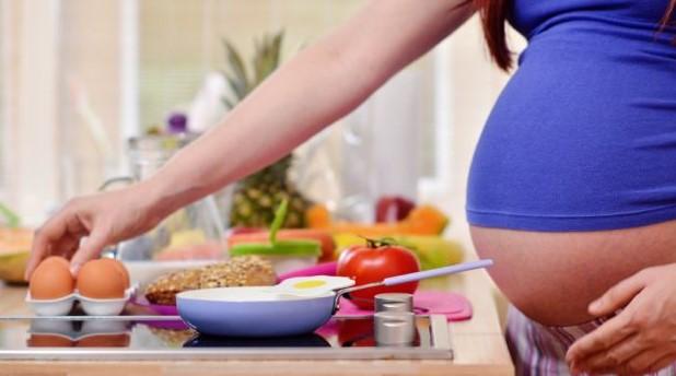 Chế độ ăn cho bà bầu bị dư ối