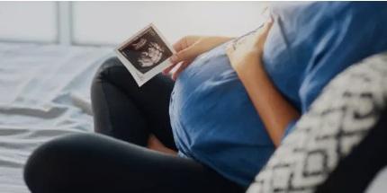 Lợi ích của thai giáo 3 tháng đầu – Giúp thai nhi phát triển toàn diện