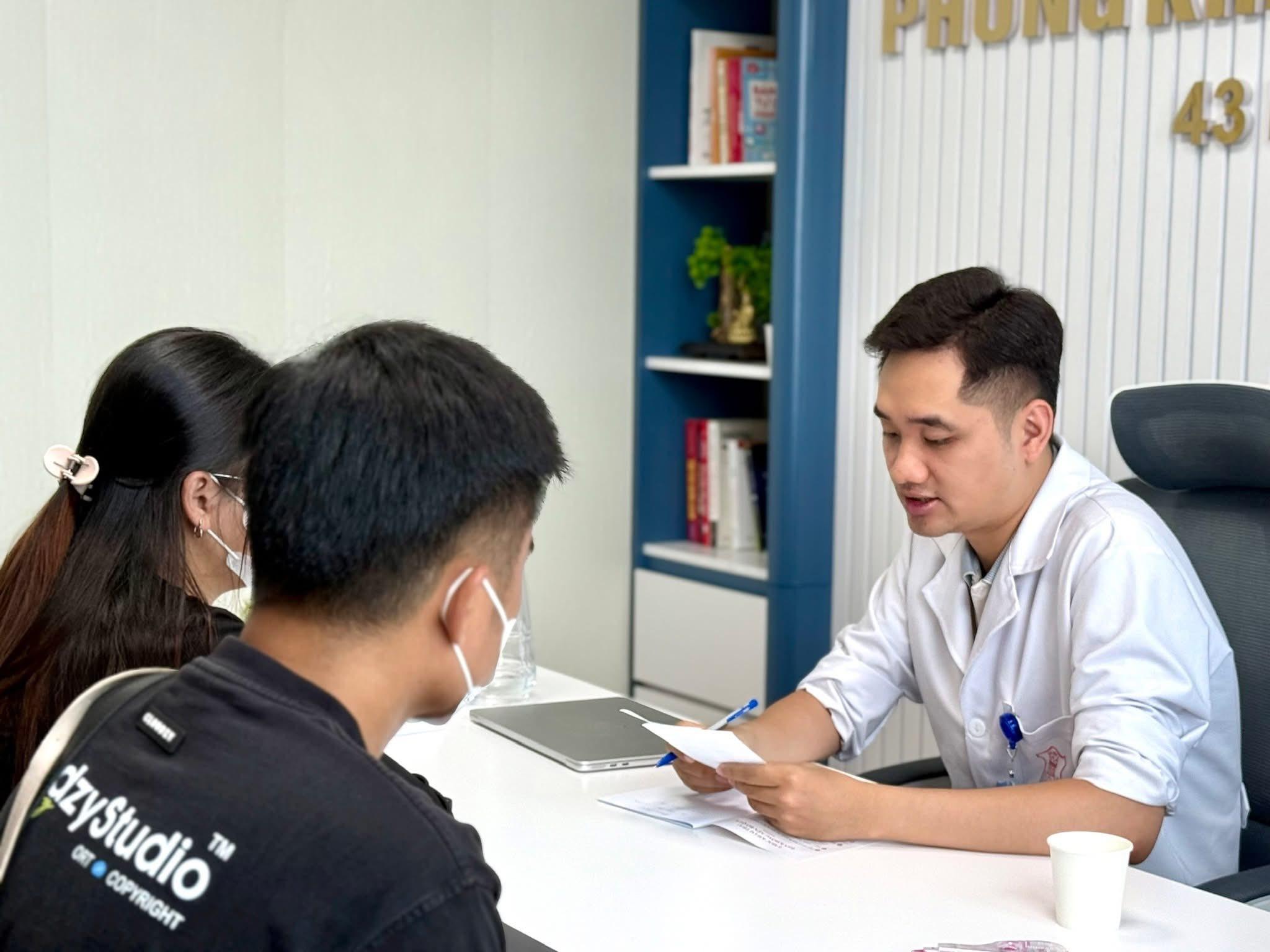 Vợ hạnh phúc, con thông minh: Bí mật nằm ở bàn tay của bố