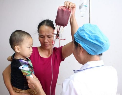 Triệu chứng và đường lây truyền của bệnh tan máu bẩm sinh