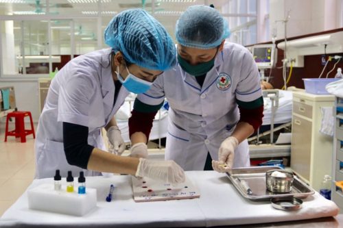 Xét nghiệm nhóm máu Rh dương tính có bị sao không?