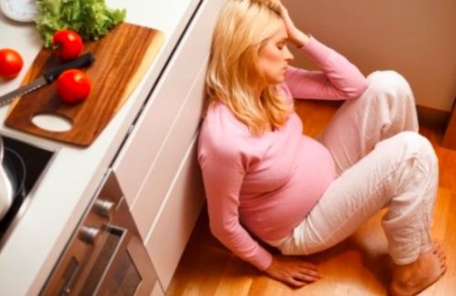 Vì sao phụ nữ khi mang thai dễ bị trầm cảm