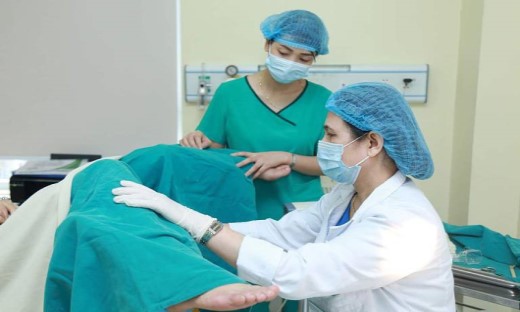 Áp lạnh viêm lộ tuyến cổ tử cung được thực hiện như thế nào?