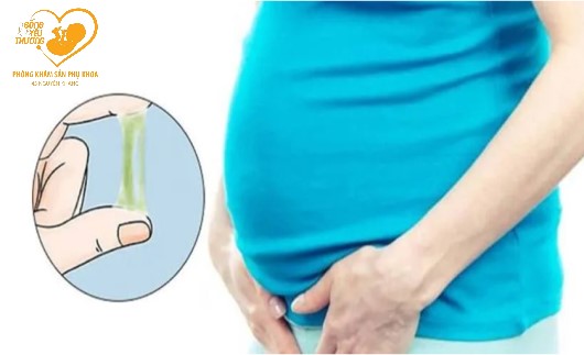 Ra dịch âm đạo có nguy cơ gì tới thai không?