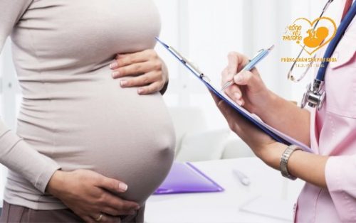 Mẹ bầu làm gì để không bị chọc ối ‘‘oan’’