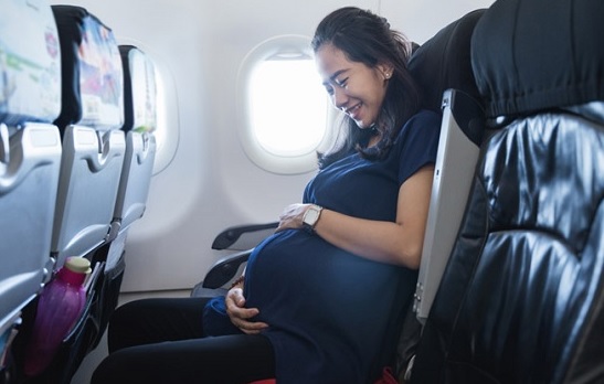 Mẹ bầu đi máy bay cần lưu ý những gì