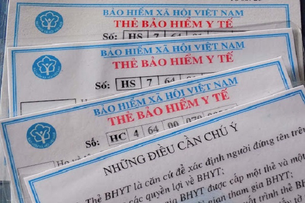 chuẩn bị giấy tờ và đồ đi sinh