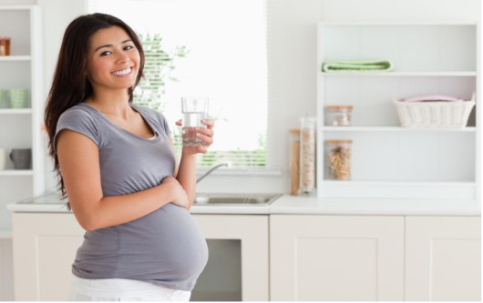 Cách để mẹ bầu vượt qua nắng nóng mùa hè
