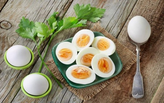 Thai nhi chân ngắn, mẹ bầu ăn gì để cải thiện chiều cao?