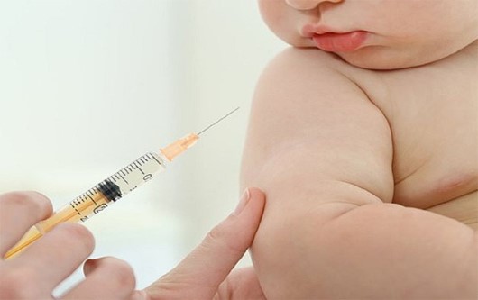 Phản ứng sau tiêm và cách chăm sóc trẻ sau tiêm chủng