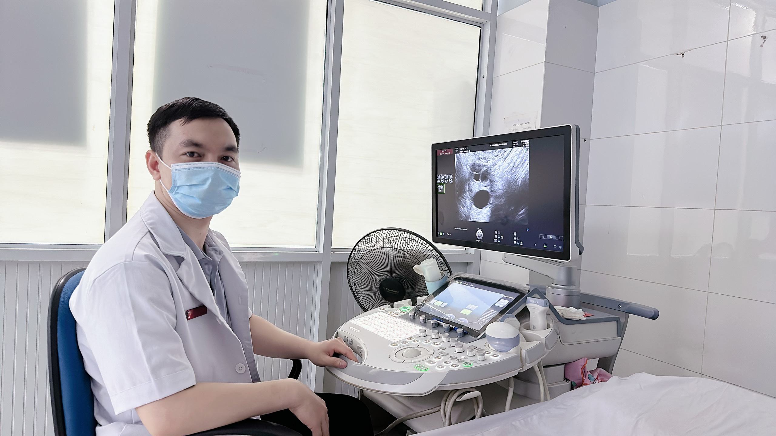 Siêu âm canh trứng được thực hiện như thế nào?
