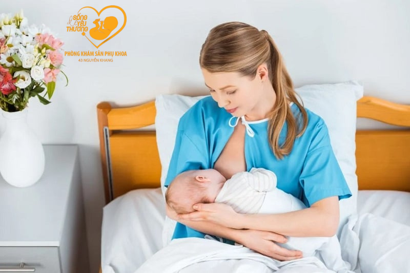 Bé bú trực tiếp sẽ có những ưu điểm nhất định so với hút sữa