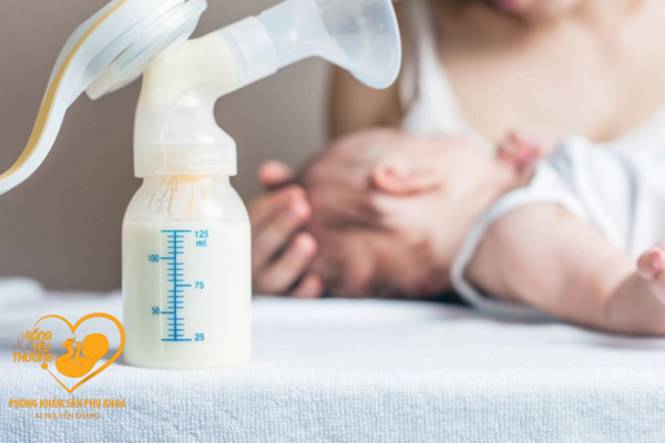 hạn chế của cho con bú trực tiếp với hút sữa